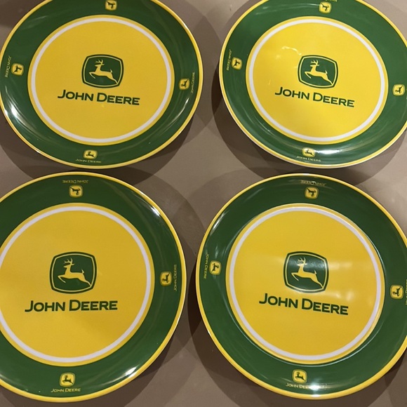 John Deere plastic plates and bowls set of 12 - Picture 3 of 4